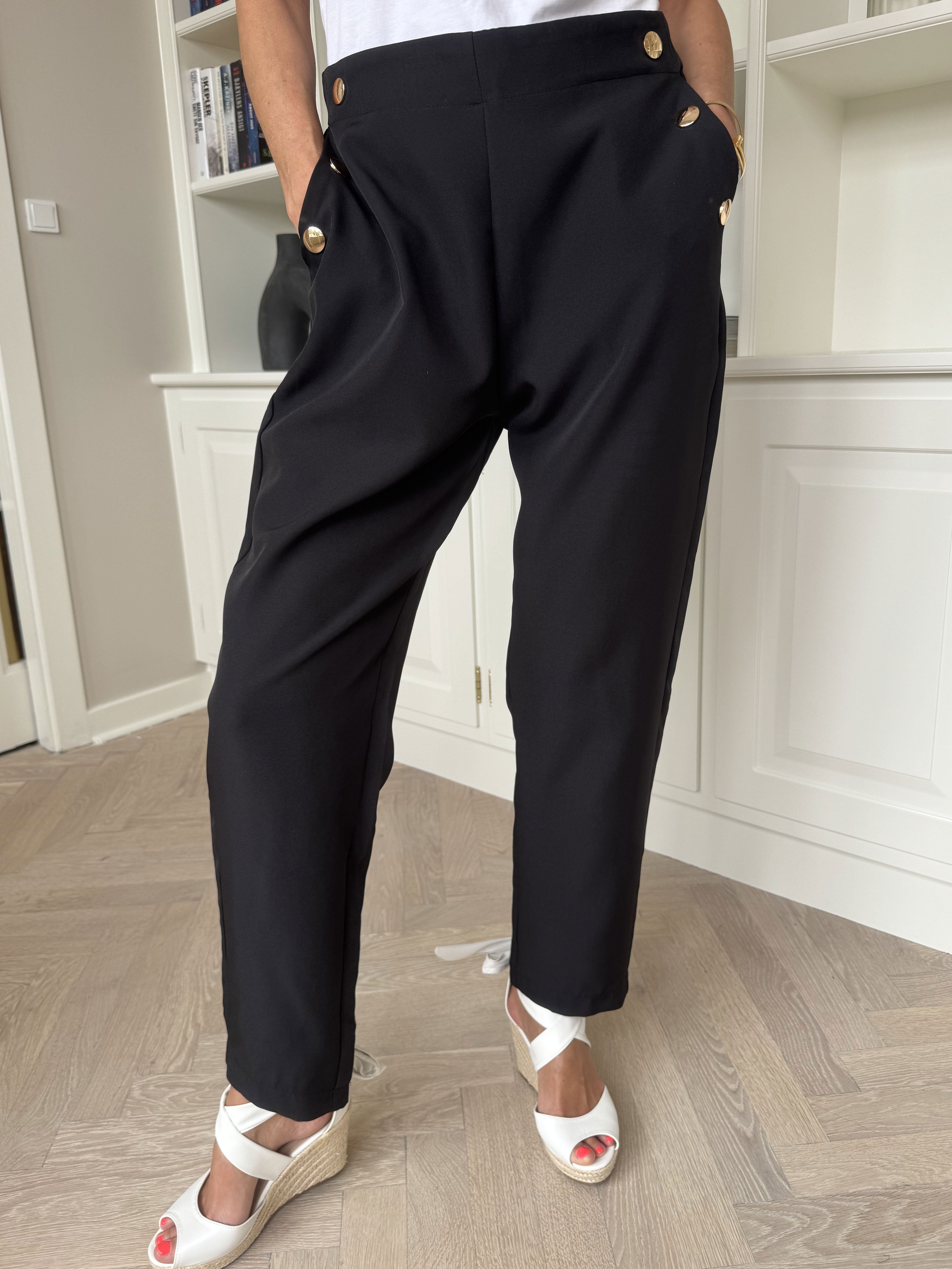 Neva - Suitpants med guld knapper og elastik